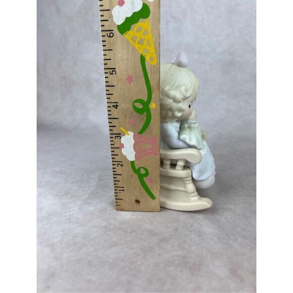 Precious Moments “Love Never Leaves A Mother’s Arms” Figurine 1995 #523941 - Picture 6 of 7